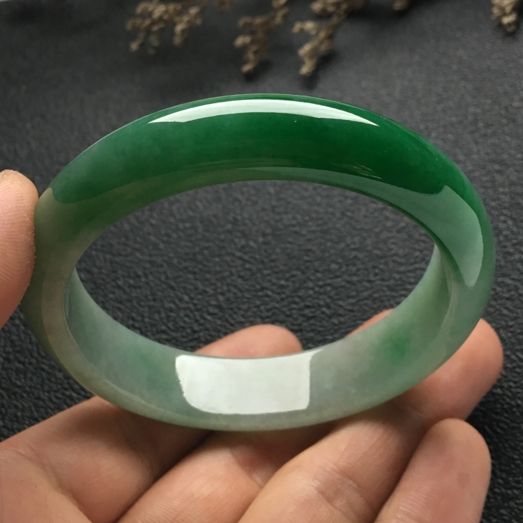 （超值推荐）糯冰种翠色手镯（56.5mm）