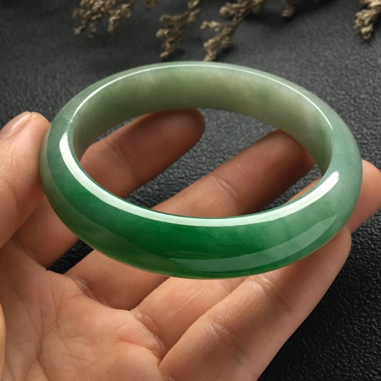 （超值推荐）糯冰种翠色手镯（56.5mm）