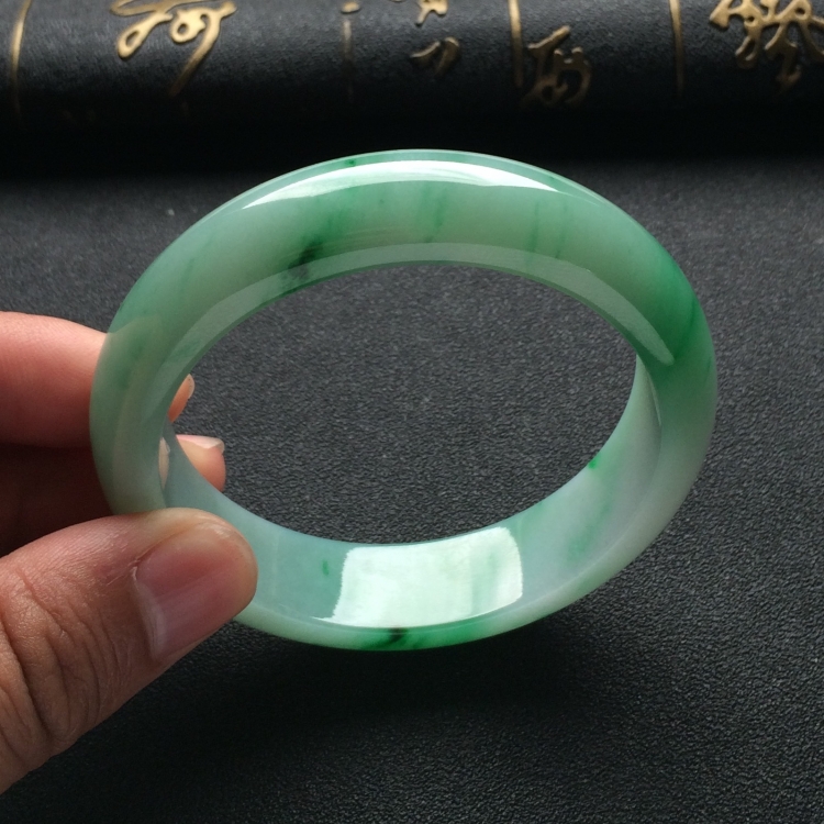 （超值推荐）糯冰种飘翠手镯（56.6mm）