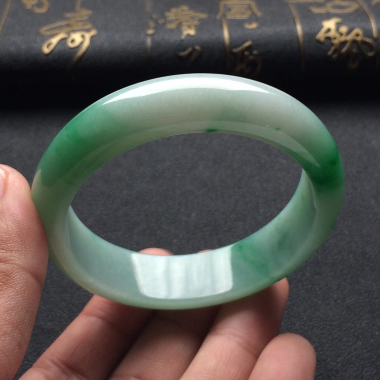 （超值推荐）糯冰种飘翠手镯（56.6mm）