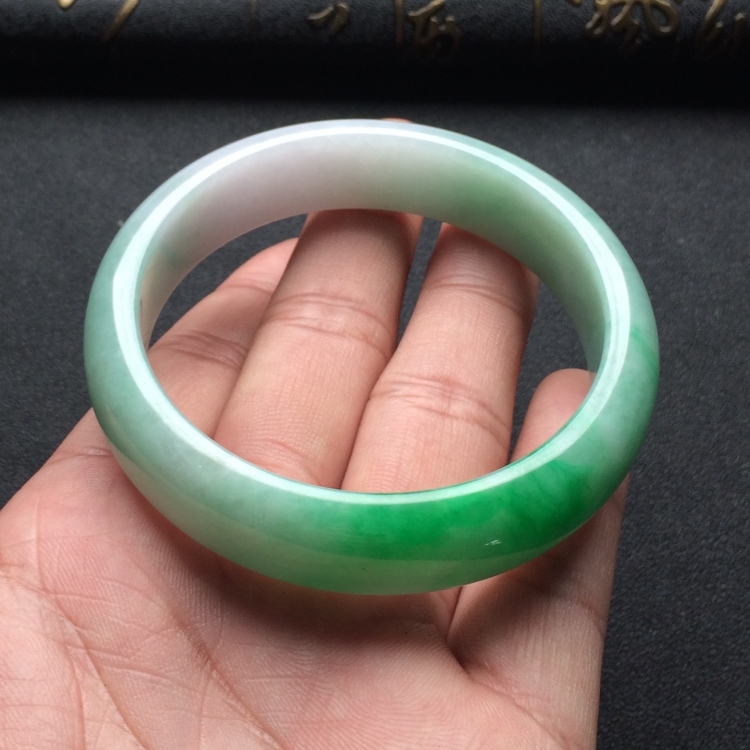 （超值推荐）糯冰种飘翠手镯（57.8mm）