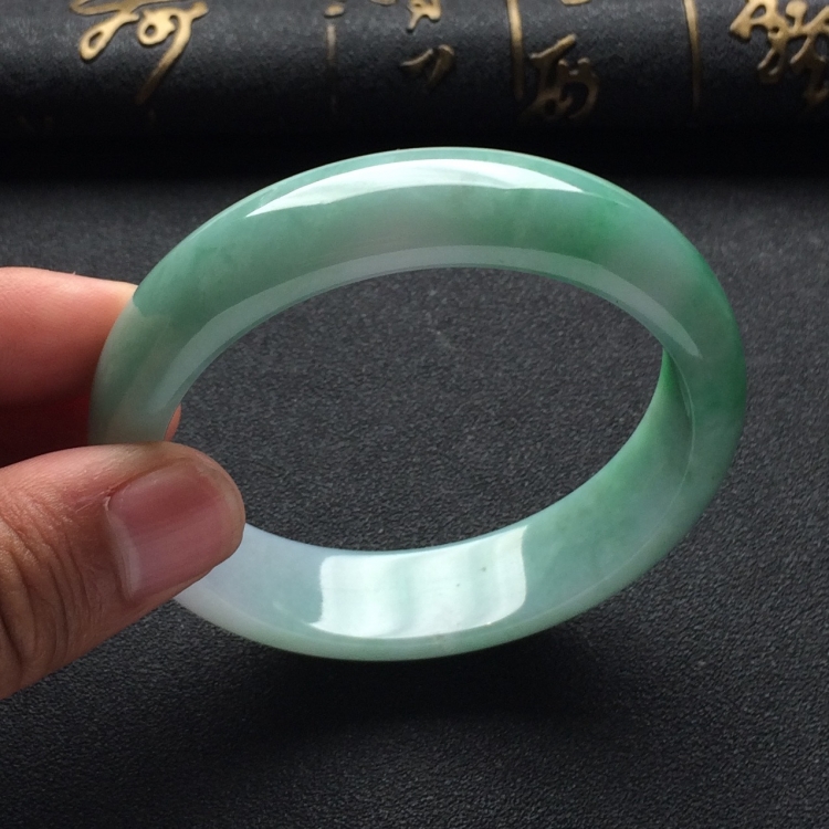 （超值推荐）糯冰种飘翠手镯（57.8mm）