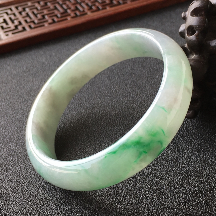 (超值推荐)糯冰种飘翠手镯(57mm)