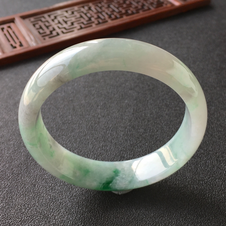 (超值推荐)糯冰种飘翠手镯(57mm)