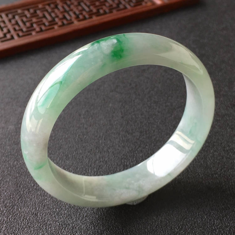 (超值推荐)糯冰种飘翠手镯(57mm)