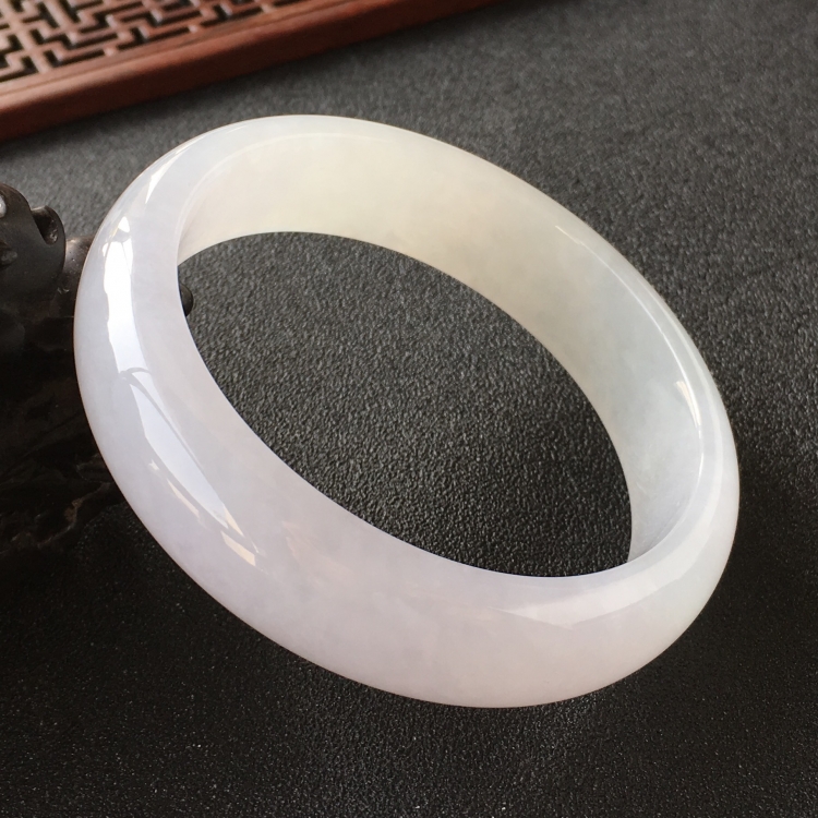 (超值推荐)糯冰种淡晴水手镯(58.9mm)