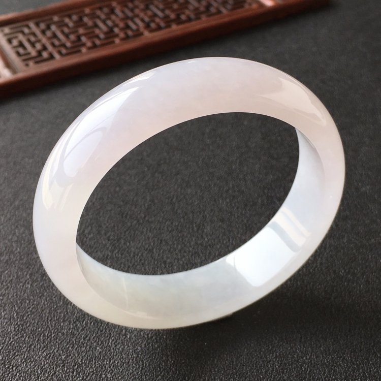 (超值推荐)糯冰种淡晴水手镯(58.9mm)