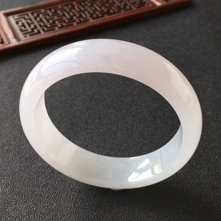 (超值推荐)糯冰种淡晴水手镯(58.9mm)