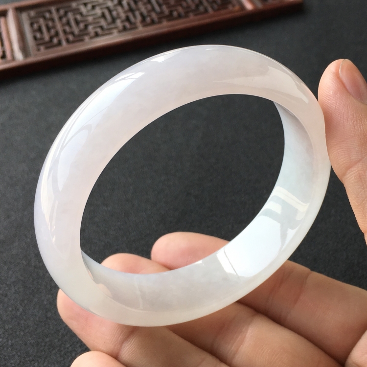 (超值推荐)糯冰种淡晴水手镯(58.9mm)