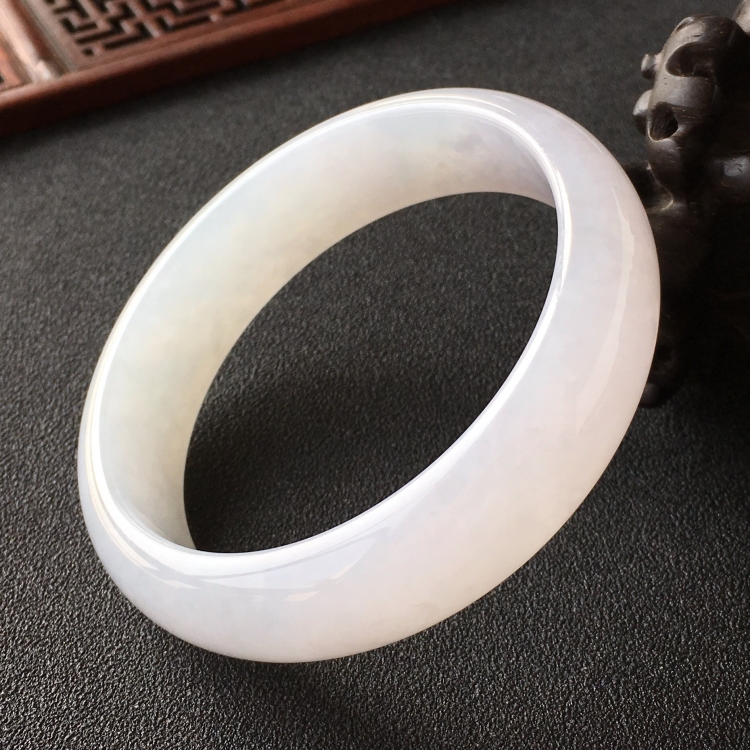 (超值推荐)糯冰种淡晴水手镯(58.9mm)