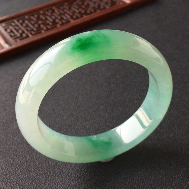 (超值推荐)糯冰种飘翠手镯(56.4mm)