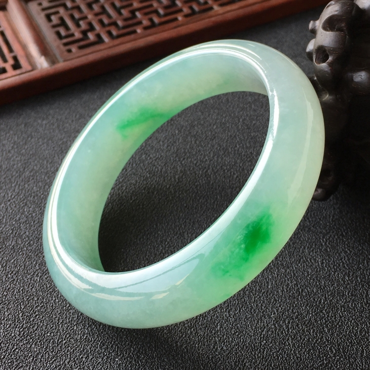 (超值推荐)糯冰种飘翠手镯(56.4mm)