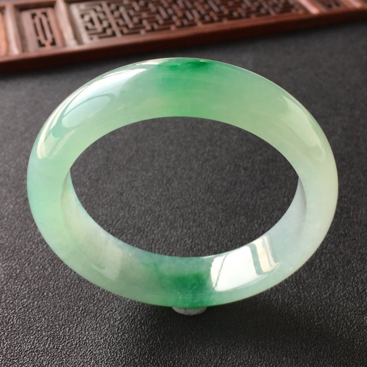 (超值推荐)糯冰种飘翠手镯(56.4mm)