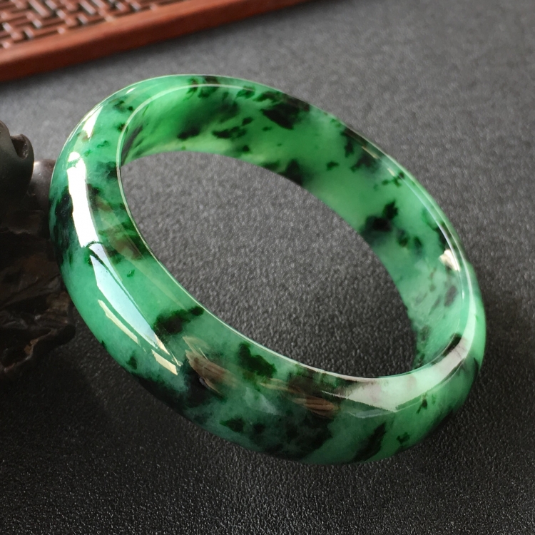 (超值推荐)糯冰种廯加绿手镯(58.3mm)