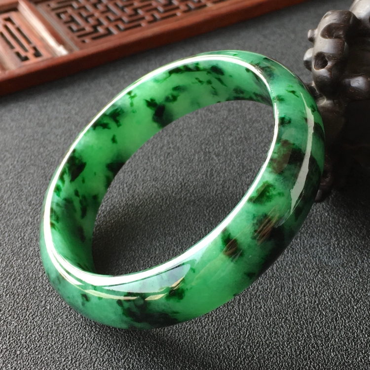 (超值推荐)糯冰种廯加绿手镯(58.3mm)