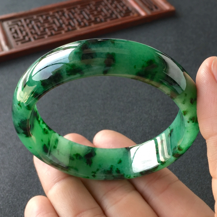 (超值推荐)糯冰种廯加绿手镯(58.3mm)