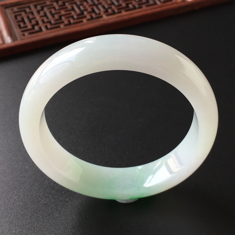 (超值推荐)糯冰种飘翠手镯(54.5mm)