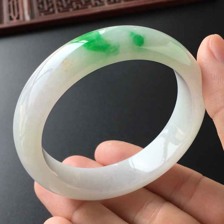 (超值推荐)糯冰种飘翠手镯(54.5mm)