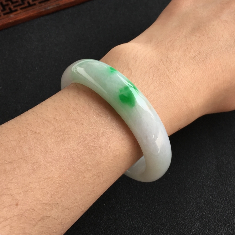(超值推荐)糯冰种飘翠手镯(54.5mm)