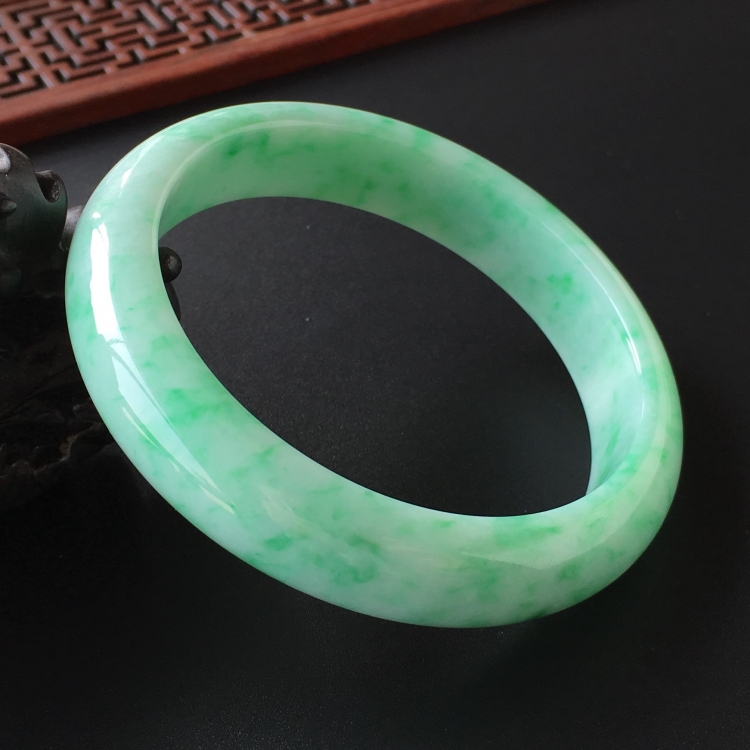 (超值推荐)糯冰种飘翠手镯(61.5mm)
