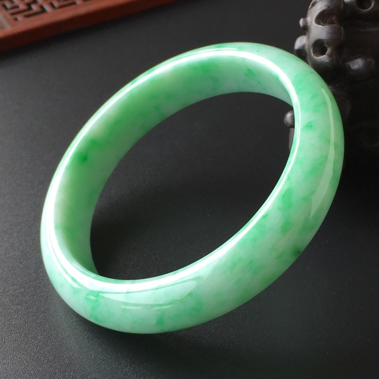 (超值推荐)糯冰种飘翠手镯(61.5mm)