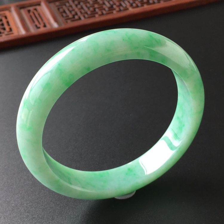 (超值推荐)糯冰种飘翠手镯(61.5mm)