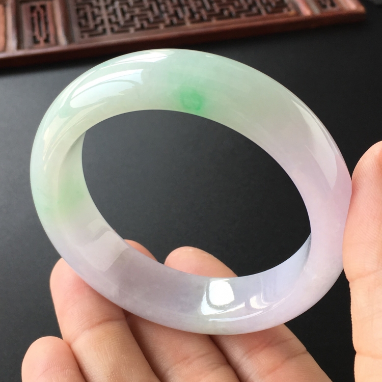 (超值推荐)糯冰种春带彩手镯(56.7mm)