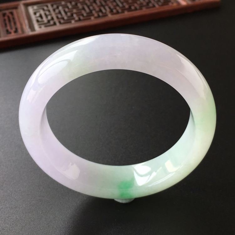 (超值推荐)糯冰种春带彩手镯(56.7mm)