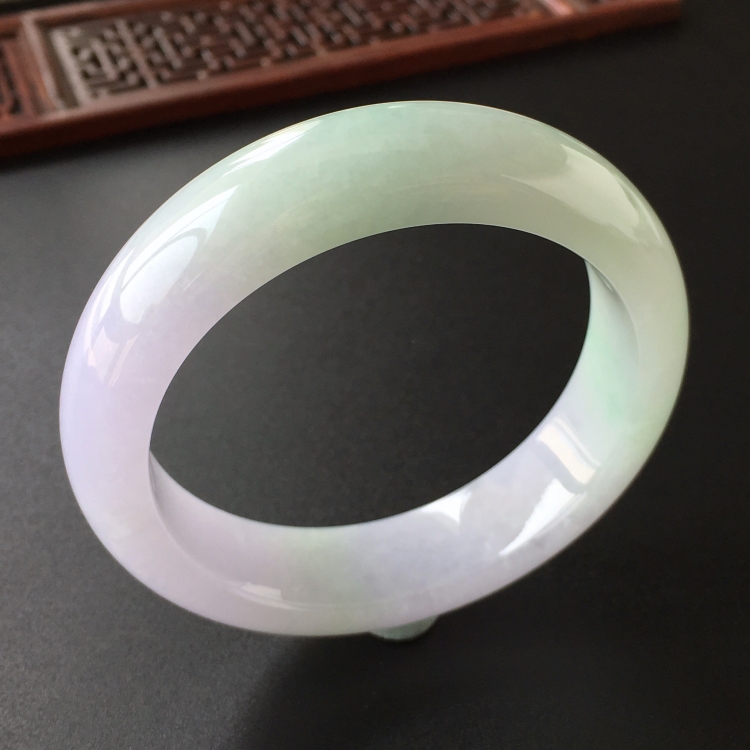 (超值推荐)糯冰种春带彩手镯(56.7mm)