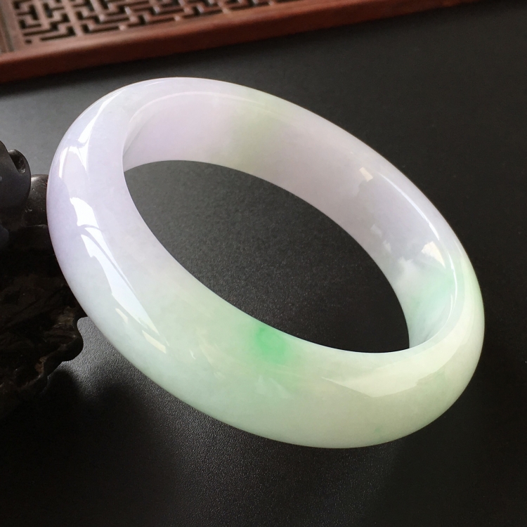 (超值推荐)糯冰种春带彩手镯(56.7mm)