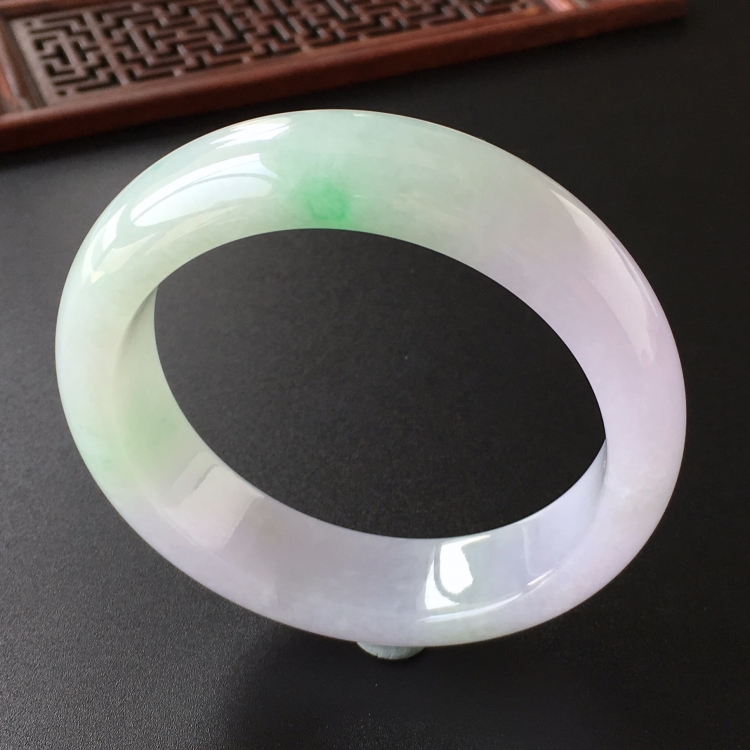 (超值推荐)糯冰种春带彩手镯(56.7mm)