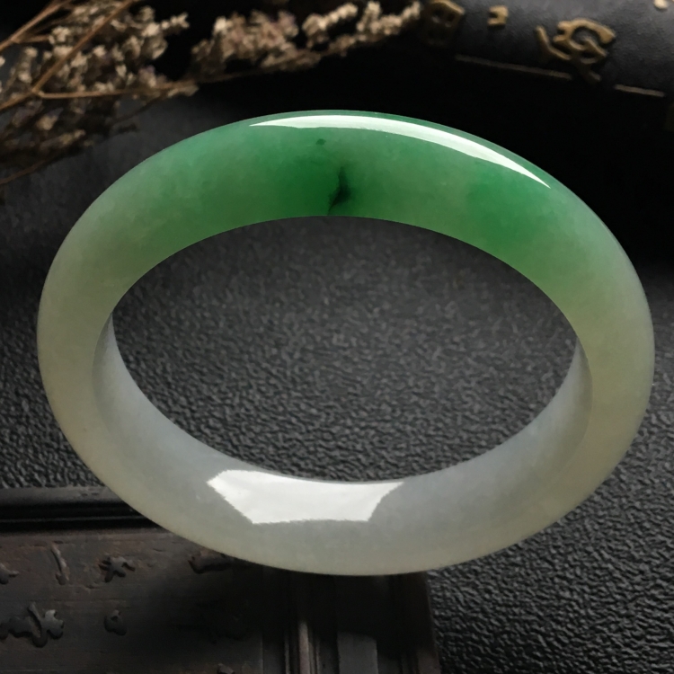 （超值推荐）糯冰种略飘花手镯（57mm）