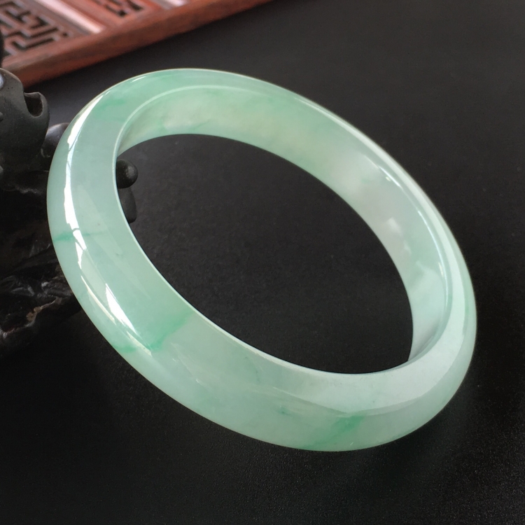 (超值推荐)冰种飘绿花手镯(54.5mm)