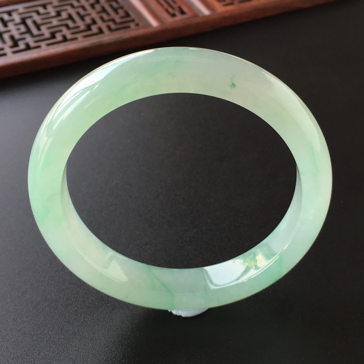 (超值推荐)冰种飘绿花手镯(54.5mm)
