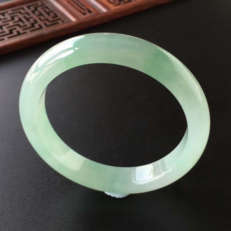 (超值推荐)冰种飘绿花手镯(54.5mm)