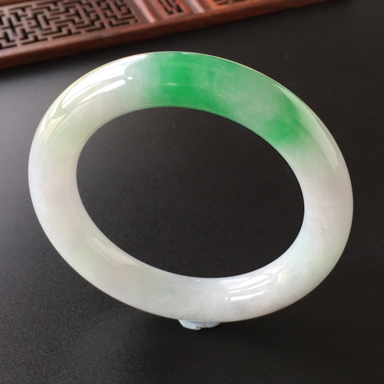 (超值推荐)糯冰种飘翠圆条手镯(57.6mm)