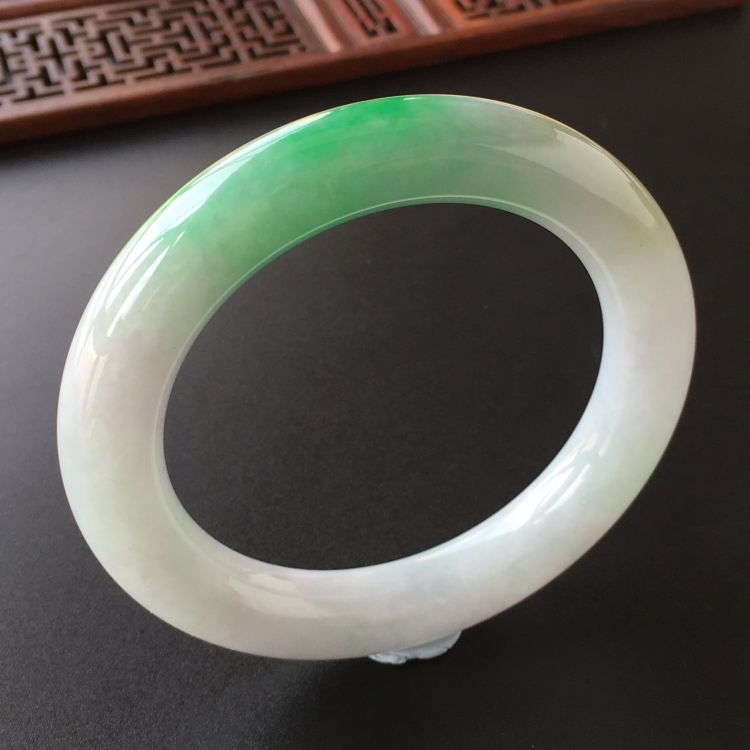 (超值推荐)糯冰种飘翠圆条手镯(57.6mm)