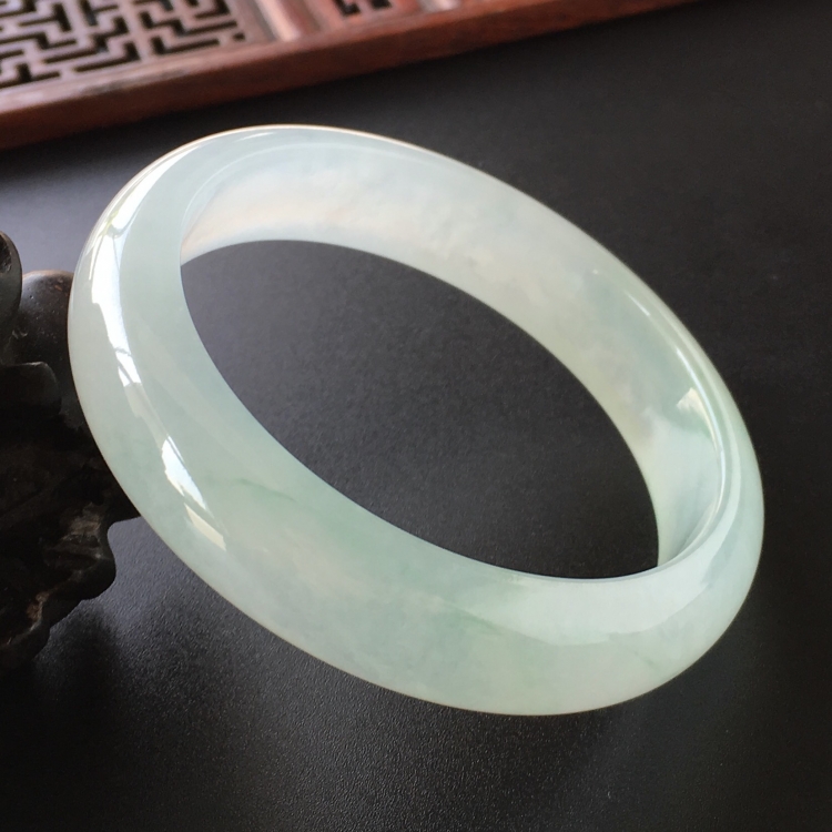 (超值推荐)冰种略飘花手镯(54mm)