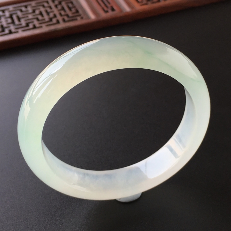 (超值推荐)冰种略飘花手镯(54mm)