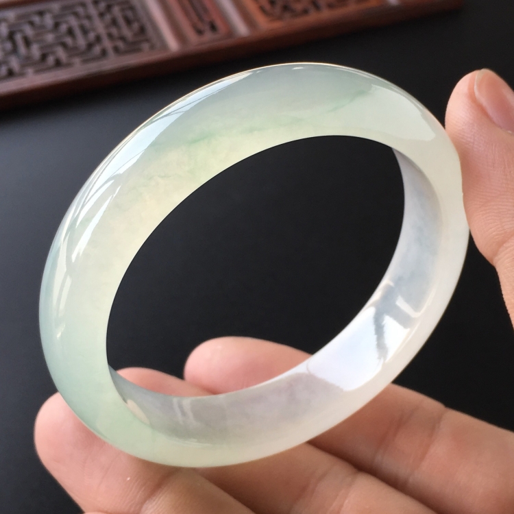 (超值推荐)冰种略飘花手镯(54mm)