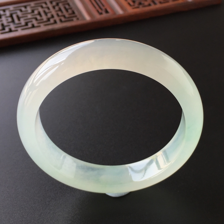 (超值推荐)冰种略飘花手镯(54mm)