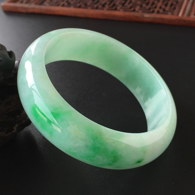 (超值推荐)糯冰种飘翠手镯(56.6mm)