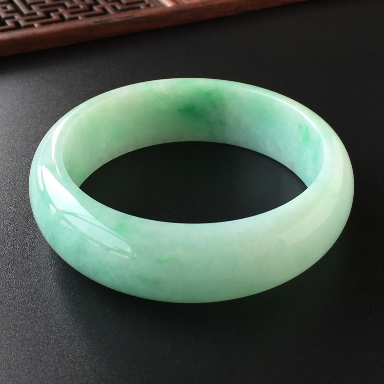 (超值推荐)糯冰种飘翠手镯(56.6mm)