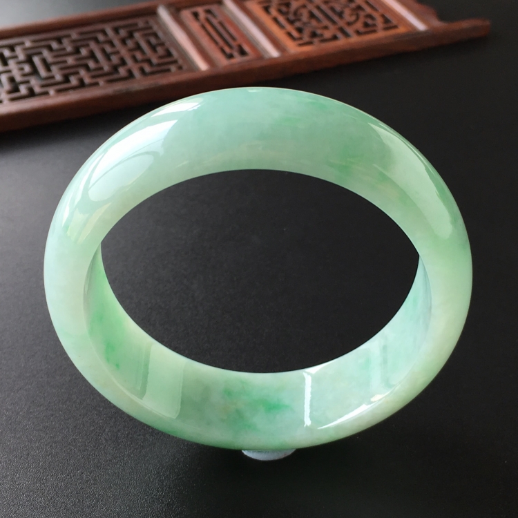 (超值推荐)糯冰种飘翠手镯(56.6mm)