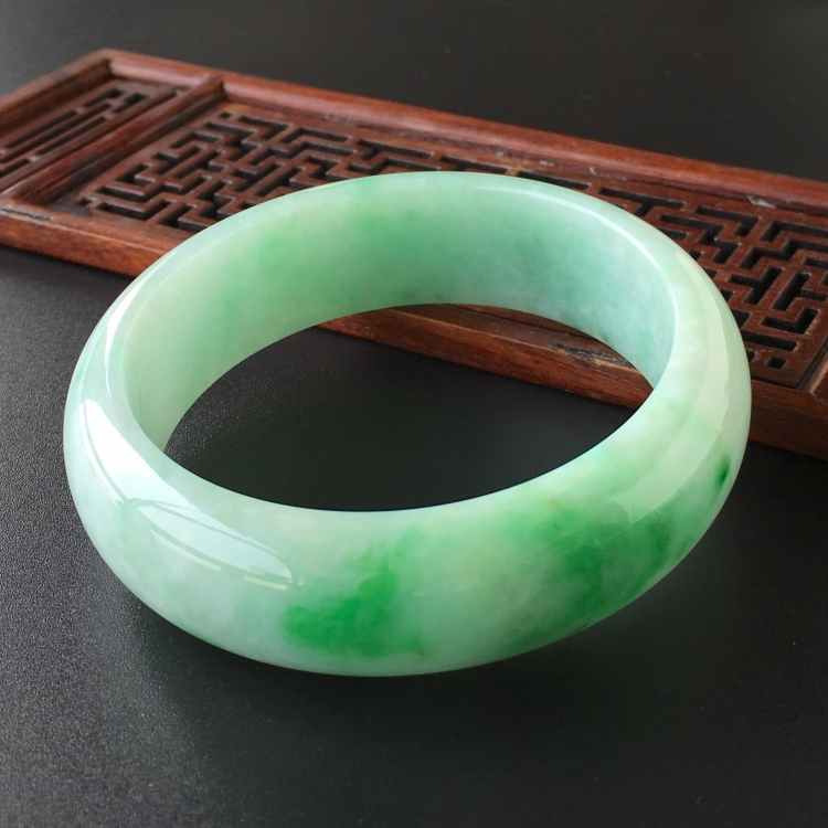 (超值推荐)糯冰种飘翠手镯(56.6mm)