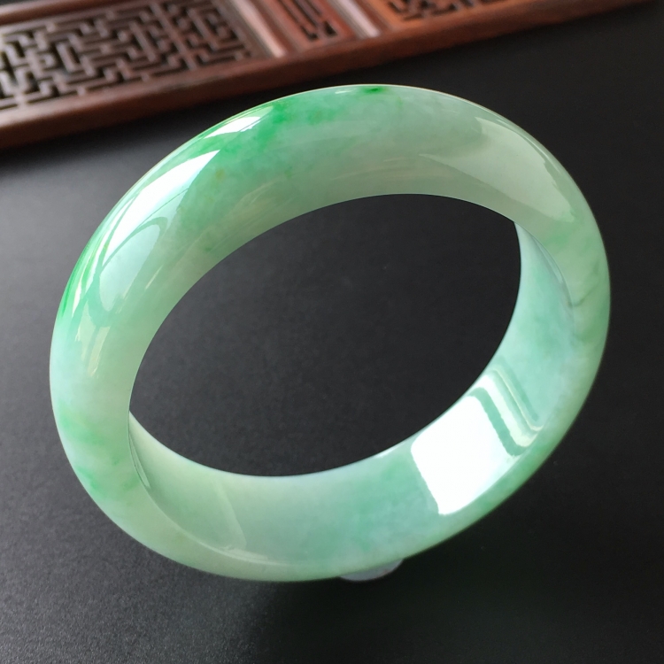 (超值推荐)糯冰种飘翠手镯(56.6mm)