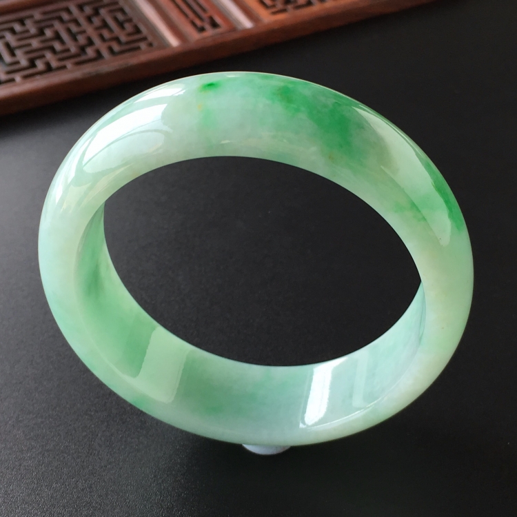 (超值推荐)糯冰种飘翠手镯(56.6mm)
