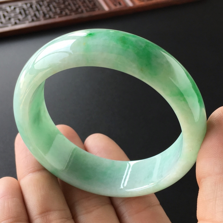 (超值推荐)糯冰种飘翠手镯(56.6mm)