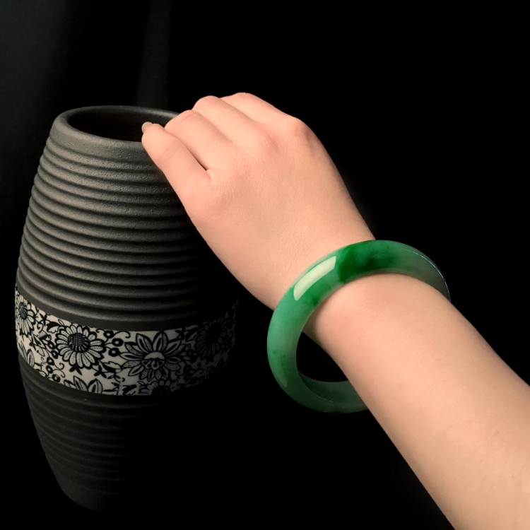 （超值推荐）糯冰种飘翠手镯（58mm）