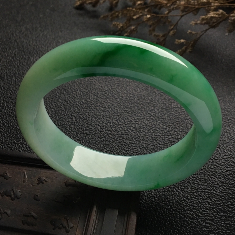 （超值推荐）糯冰种飘翠手镯（58mm）